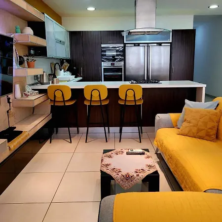 1 Bedroom With Living And Terrace Privatunterkunft