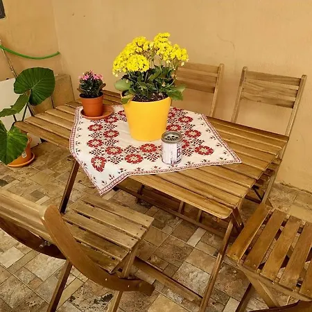 Privatunterkunft 1 Bedroom With Living And Terrace *