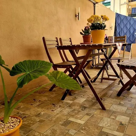 1 Bedroom With Living And Terrace Privatunterkunft *